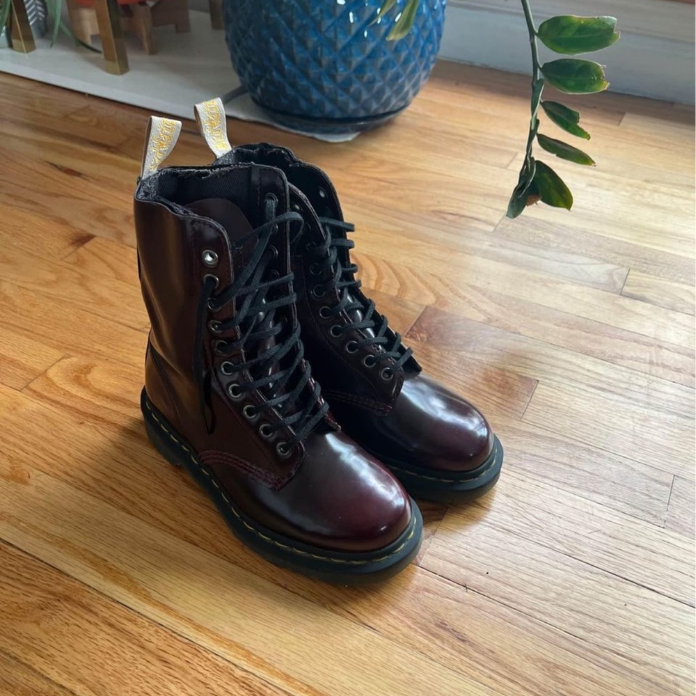 Dr. Martens Jadon Boot - US 5 - like new